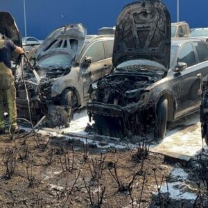 avmnin otoparkinda yangin 8 arac zarar gordu ntx8DGxm