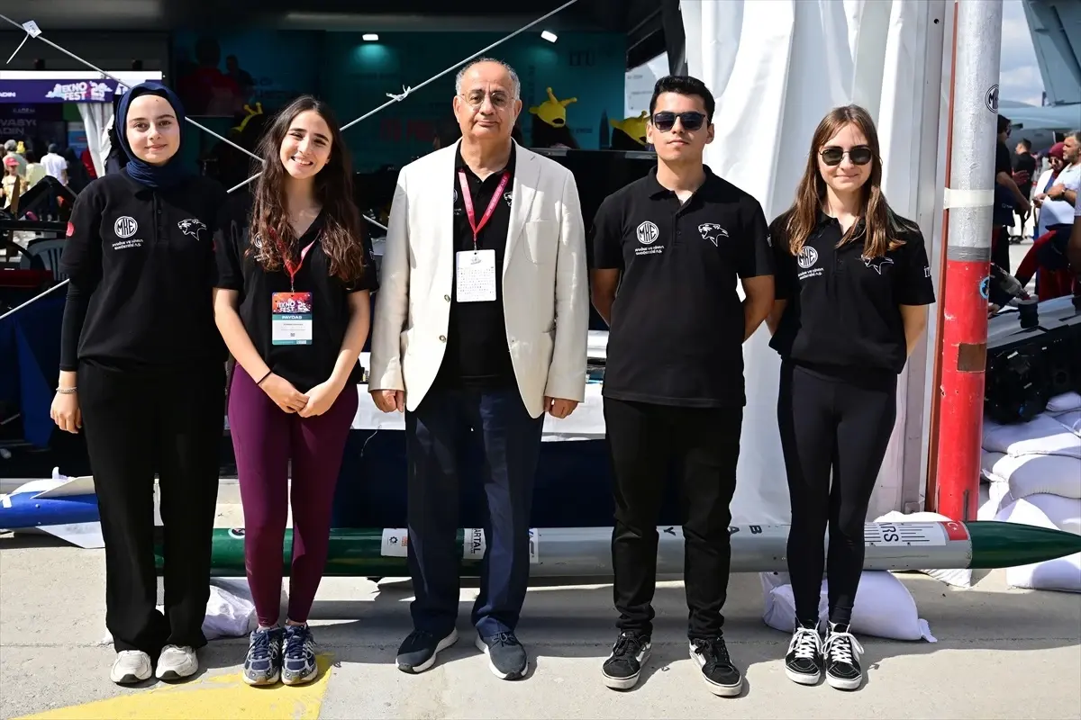 itunun roket grubu teknofestte tanitim yapti yLDVsqg4