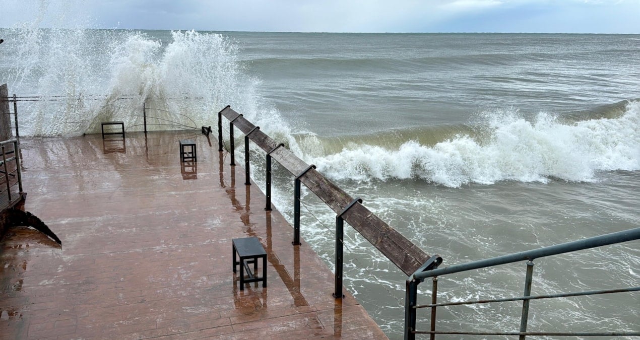 uzmanlardan uyari ustune uyari dalgalarin boyu 5 metreyi asti W9xJpFeJ