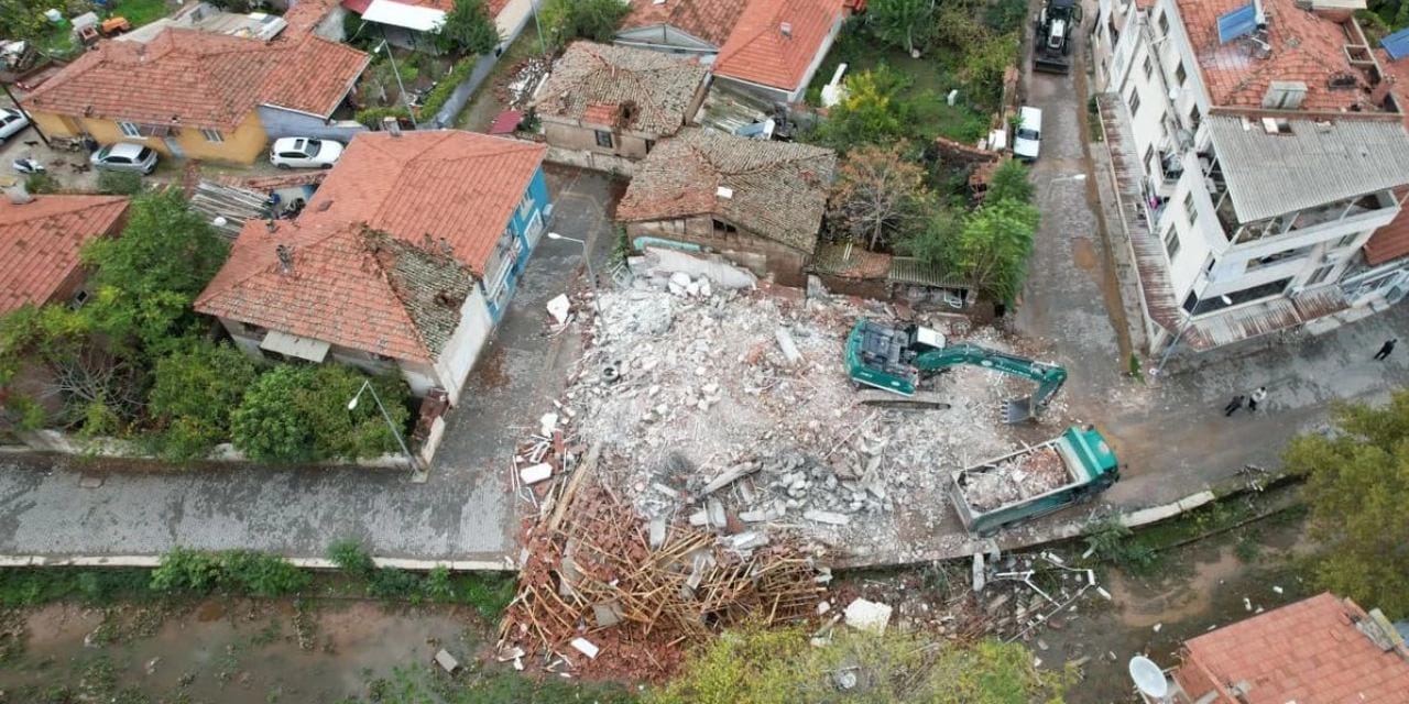 61 ile sarsilan sindirgida korkutan tablo mt3KLwmZ.jpg