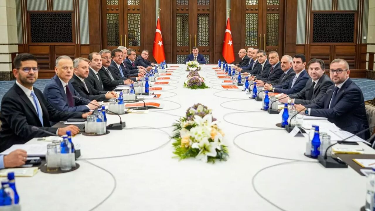 cumhurbaskanligi kulliyesinde kritik ekonomik toplanti gerceklesti mRAfmd9B