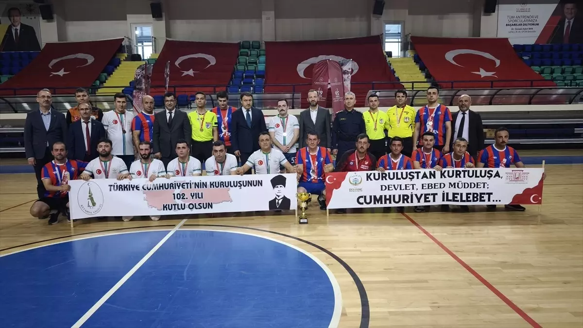 cumhuriyet kupasinda domanic galip VVhhJtYu.jpg