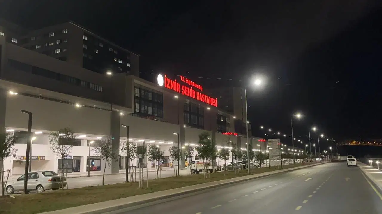 izmirde husumetli iki grup arasinda silahlar patladi yaralilar var PBLxFbbS.jpg