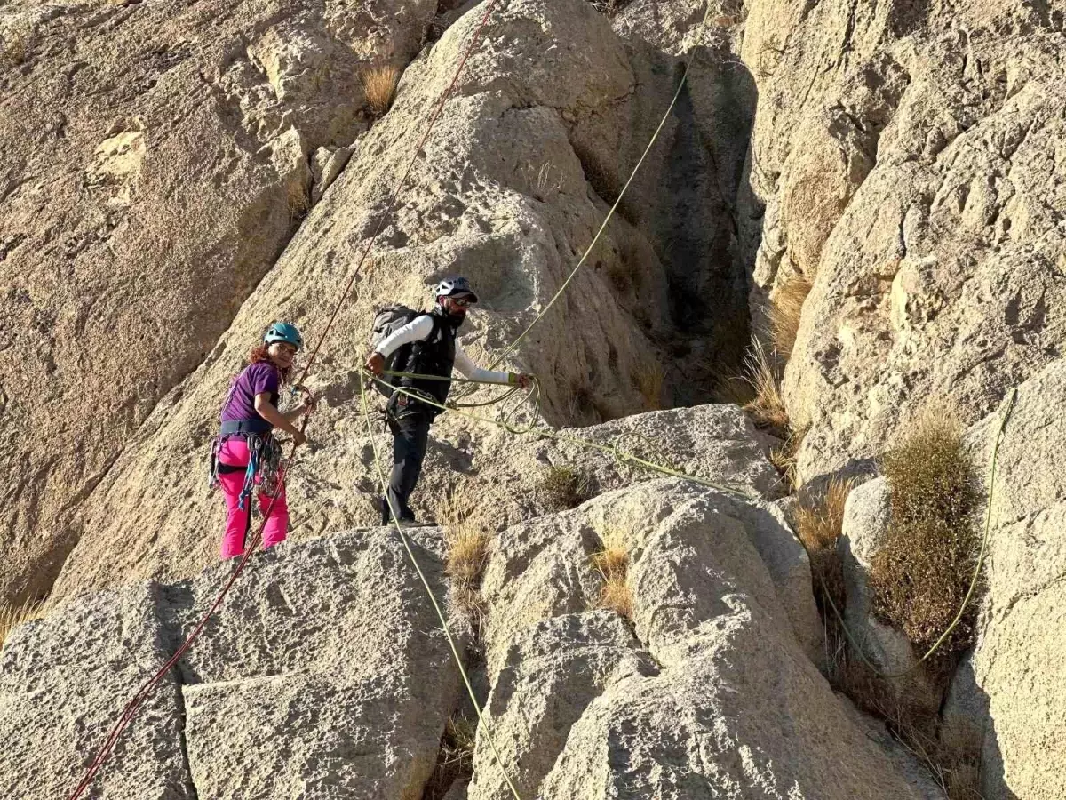 kaya tirmanis egitimi duzenlendi VltE5lIX