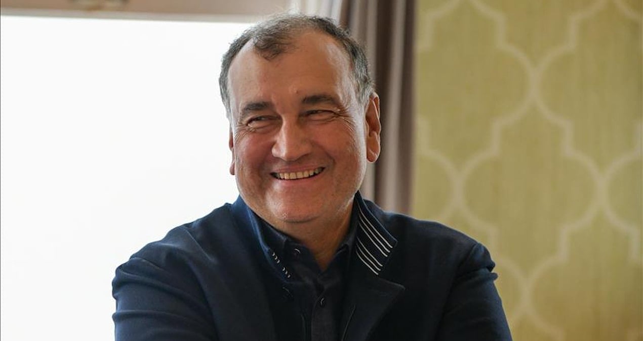 turkiyenin en zengin insani acikladi anamin evinde oturuyorum Oj8ERg2h.jpg