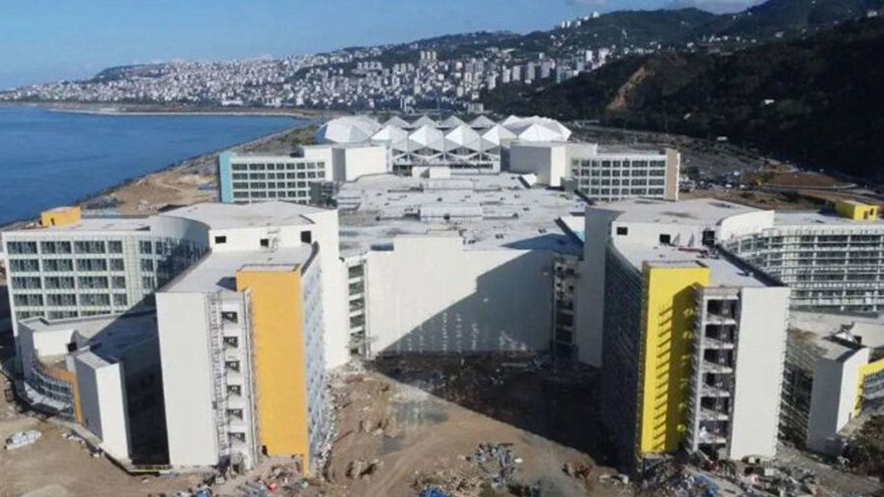 İddia: Trabzon Şehir Hastanesi’nin denize doğru kayıyor!