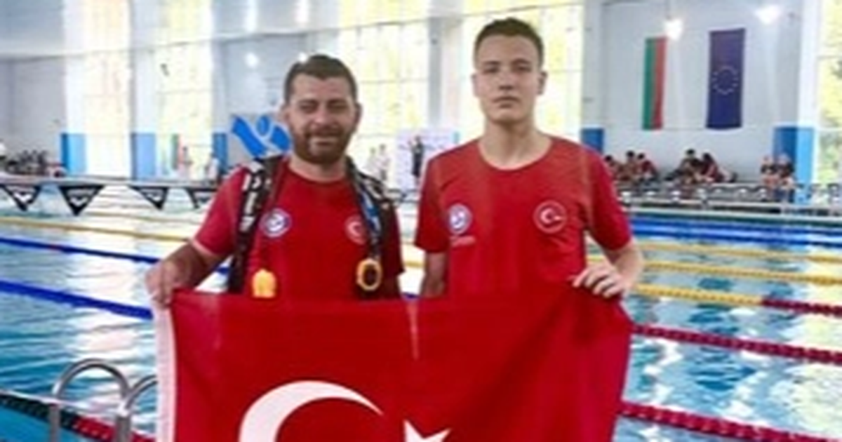 Denizli Büyükşehir Belediyesporlu yüzücüler altın madalyaları topladı