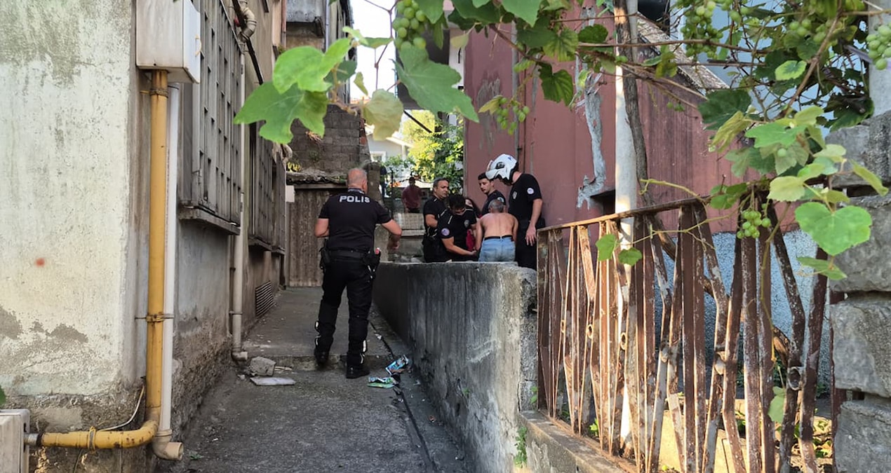 Komşuların balkon yıkama kavgasında: 3 yaralı Komsularin balkon yikama kavgasinda 3 yarali jWw7jZ2G